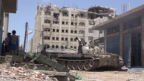 المقاومة تهزم الحوثيين في "دار سعد" وتغنم دبابات وأسلحة