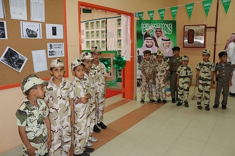 بالصور ابتدائية ببيشة تدشن معرض ملوك السعودية