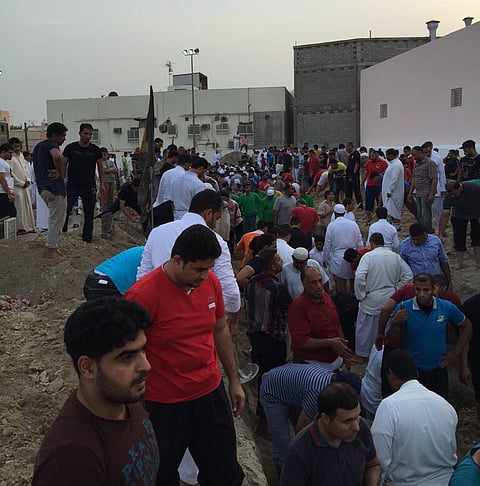 اللجنة الإعلامية بالقديح: تشييع شهداء تفجير "مسجد الإمام علي"..غداً