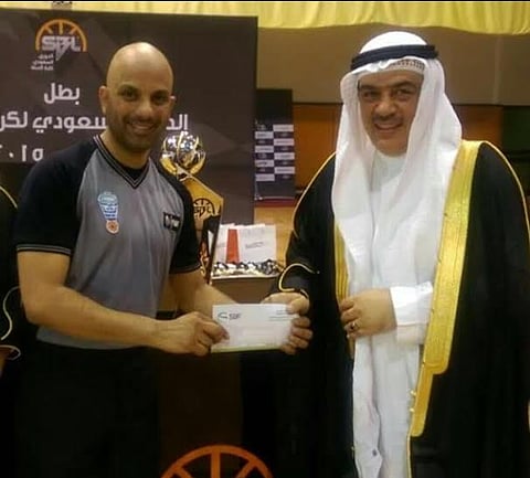 "الحازمي" يدير مواجهات كأس العالم لكرة السلة في اليونان