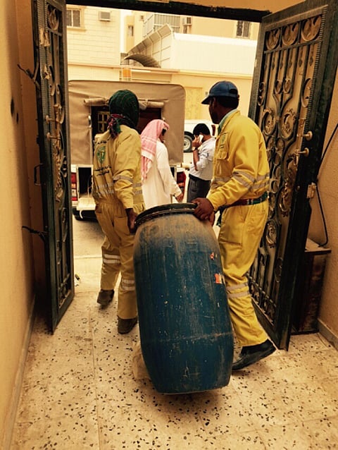 تجاوبًا مع "سبق": أمانة الرياض تصادر مخزون "حوش" صاحب مطعم