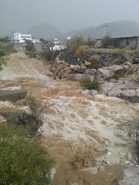 بالصور.. أمطار غزيرة على بني مالك جنوب الطائف