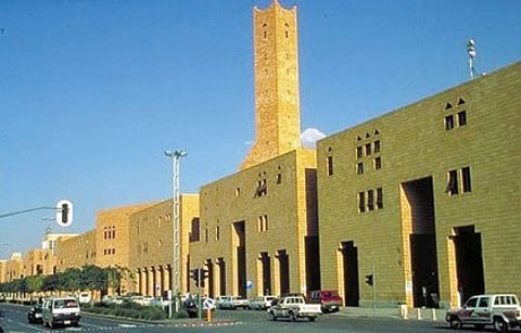 "آل الشيخ": لم يُنقل أن حكام المملكة ألزموا طائفة بمذهب معين