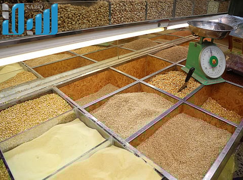 "رمضان" يُنعش سوق التوابل والمكسرات والتمور في جدة