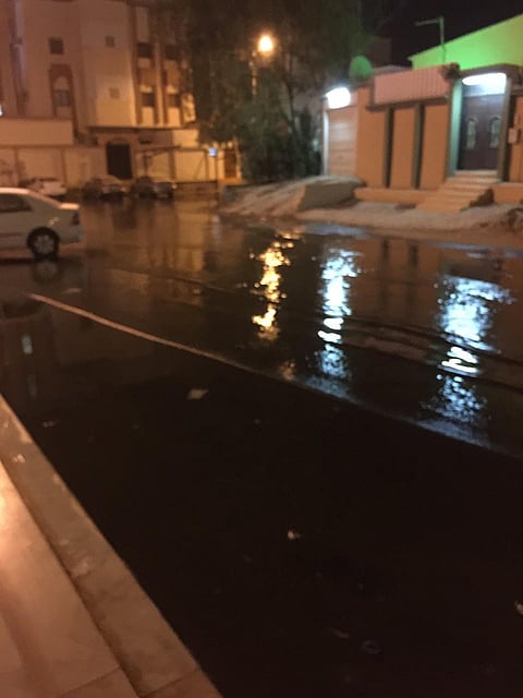 أهالي حي مخطط 6 في جازان يعانون من "طفح المجاري"