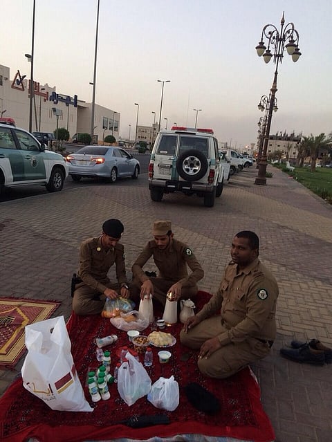 بالصور.. "سبق" ترصد انتشار "المرور" وقت الذروة في تبوك