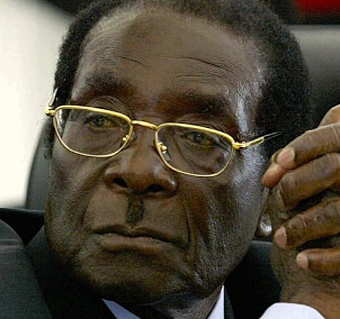 "موغابي" ساخراً من زواج المثليين: سأطلب يد "أوباما" للزواج!