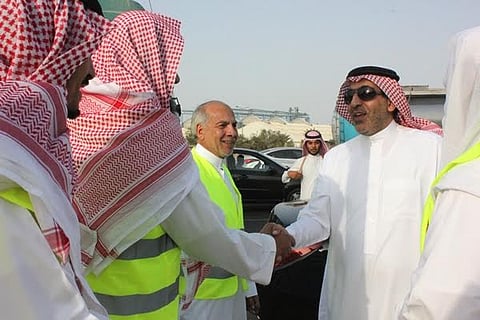 محافظ ينبع يشارك "إفطارك معنا" بطرق وأحياء ينبع