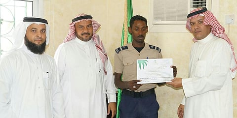 "الثمالي" يكرم ثلاثة حُراس أمن بمستشفى الأطفال بالطائف