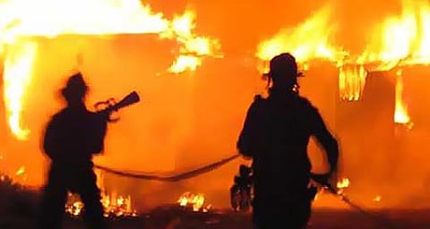 مدني القصيم يباشر حريقاً بمصنع كراتين بصناعية بريدة