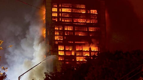 مصرع وإصابة 19 شخصاً في حريق بمبنى سكني وسط الصين