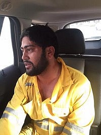 القبض على وافد امتهن التسول بملابس عامل نظافة بالرياض