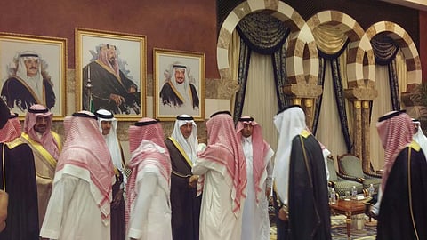 أمير مكة المكرمة يستقبل المعزين في وفاة الأمير سعود الفيصل