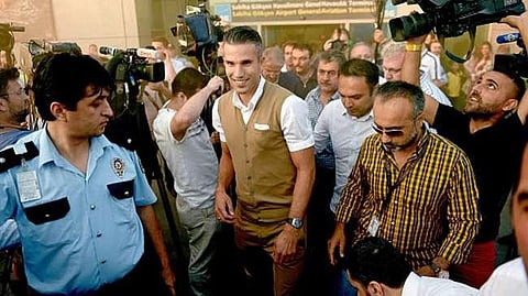 استقبال مميز لـ"فان بيرسي" في إسطنبول