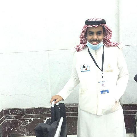 "شباب مكة في خدمتك" يواصل مساعدة قاصدي بيت الله الحرام