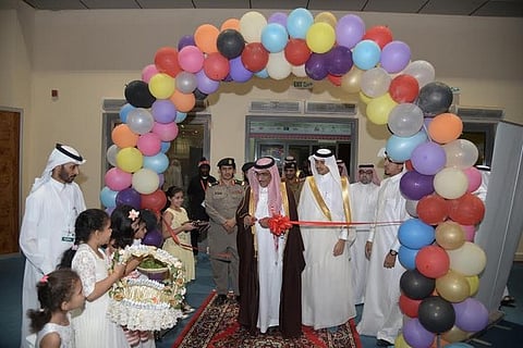 شاهد.."محافظ الخميس" يفتتح معرض "صنع في عسير"