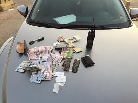 ضَبْط شاب بحشيش وأموال بعد إطلاقه النار على مواطنين بالرياض