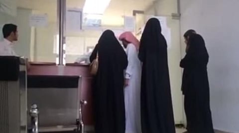 "نسيب" لوزير التعليم: بأي ذنب قُتلت المعلمة "رحمة"؟