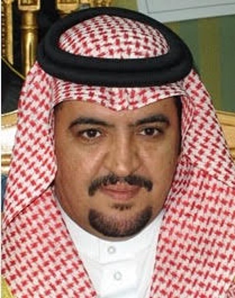 تأخر رواتب عمال نظافة "الحفر" يُغرقها في النفايات