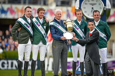 السفارة السعودية بإيرلندا تسلم "كأس الأمم للاتحاد الدولي لقفز الحواجز"