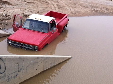 نجاة مواطن سقط بمركبته في أمطار راكدة من عبَّارة جنوب الطائف