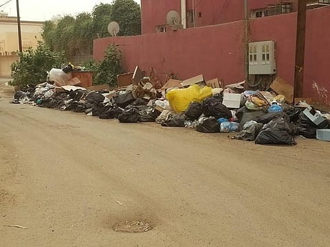 شاهد: جازان غارقة في النفايات.. أمينها يبرر والإمارة تطلب الدعم