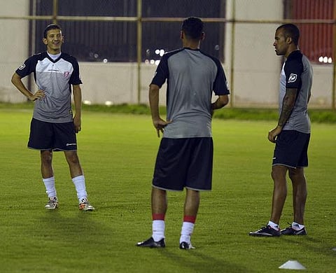 الشرفيون يُحفزون لاعبي الوحدة لإسقاط الهلال