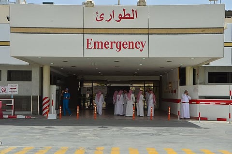 بالصور: بعد وفاة 12 حالة وإغلاقها.. "سبق" تتجول في "طوارئ الحرس"