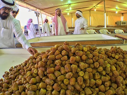 بالصور.. مهرجان التمور بـ"رياض الخبراء" يحتضن الحرفيين والحرفيات