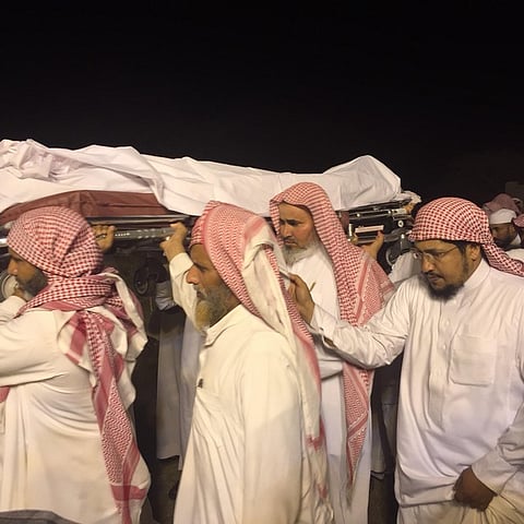 شاهد.. الجموع تشيّع جثمان الشهيد "القرني" بالعرضيات