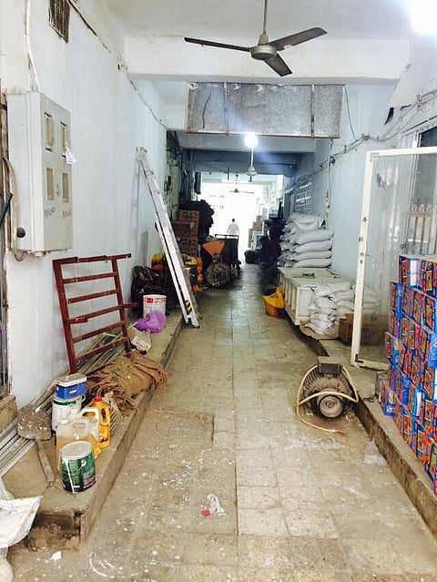 شاهد.. إغلاق 49 محلاً مخالفاً بمكة وضبط عمالة بلا شهادات صحية