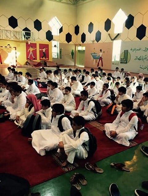 "150" طالباً مستجداً في ضيافة متوسطة "مجمع سعود"