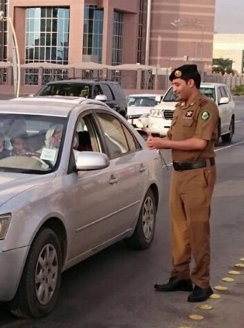 بالصور.. نجاح الخطة المرورية في أول يوم دراسي بالقصيم