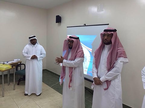 في أول أيام تكليفه.. مدير "تعليم القويعية" يشهد استعدادات المدارس