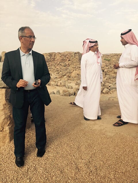 القنصل الباكستاني يزور موقع الأخدود الأثري والقصر التاريخي بنجران