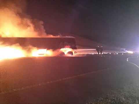 "مدني بدر": إصابة سائق شاحنة إثر تصادم بطريق المدينة- ينبع السريع