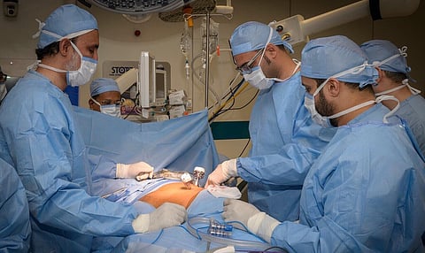 فريق طبي بمكة ينجح في استئصال كلية "ستيني" مسرطنة بالمنظار