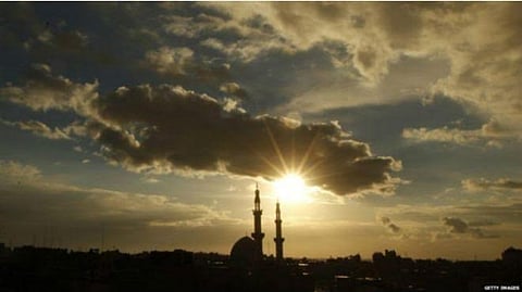 التحقيق مع مؤذن مصري أضاف "الصلاة خير من الفيسبوك" إلى أذان الفجر