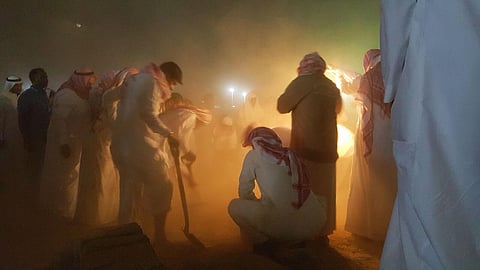 شاهد.. جموع المصلين يشيعون المعلمة ضحية حادثة المهد