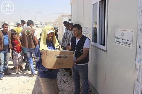 "الحملة السعودية" توزّع التمور في مخيم الزعتري