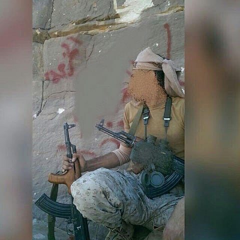 شاهد.. ماذا كتب جندي سعودي على قمة جبال "صعدة"