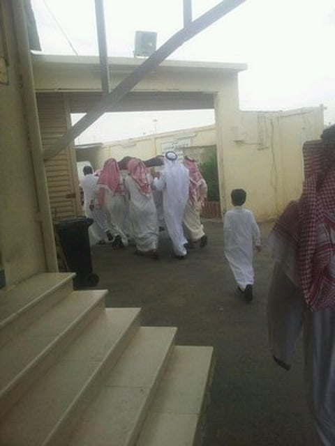 شاهد.. تشييع جثمان المواطن المطرود من قبل وكيل أمانة الطائف