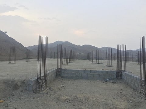 بالصور.. "الظهرة" تعاني غياب أعين الرقابة عن المشروعات المتوقفة