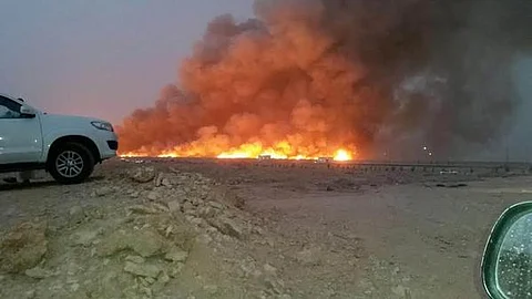 "تماس" يتسبب بحريق هائل في مبنى سكني بالقريات
