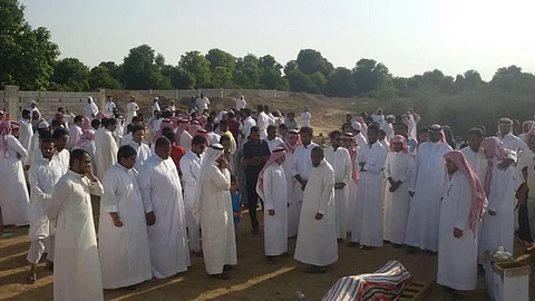 شاهد.. تشييع جثمان ضحية الاعتداء المسلح على مصرف الراجحي بجازان