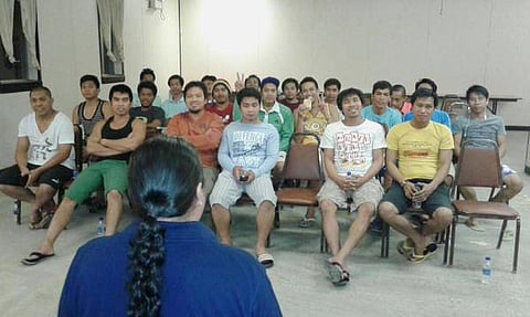 (2775) رجلاً وامرأة يدخلون الإسلام خلال العام الماضي