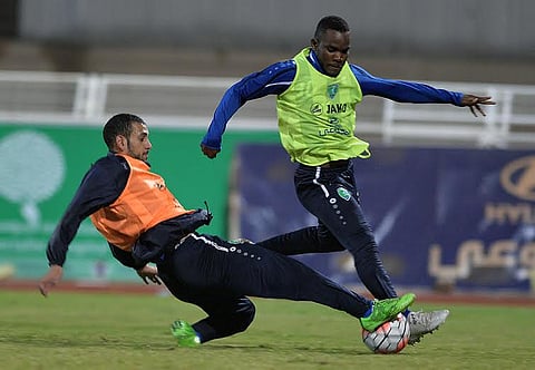 الفتح يواصل استعداده للنصر بمناورة وتمارين الإطالة