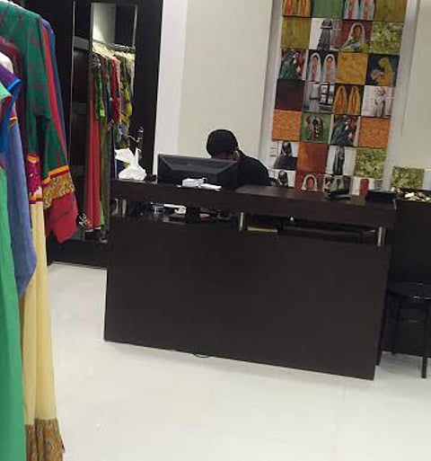 "عمل الخبر" يضبط 12 مخالفة أبرزها في محال نسائية