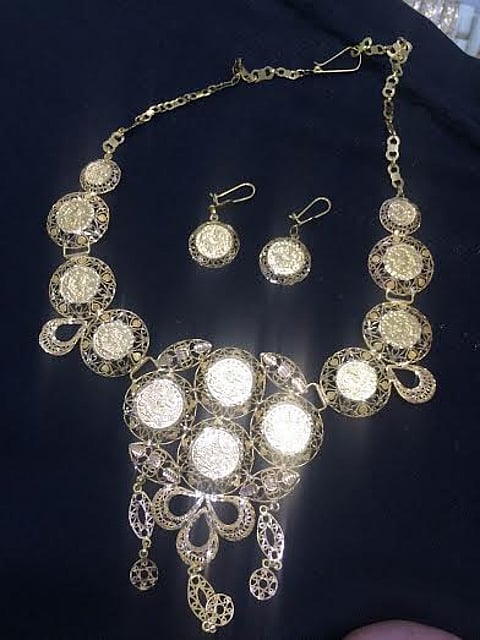 القبض على متهمين بسرقة 85 ألف ريال ومجوهرات بالقريات