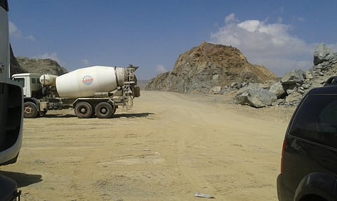 بتوجيه أمير المنطقة.. بدء إزالة عوائق "دائري الباحة"